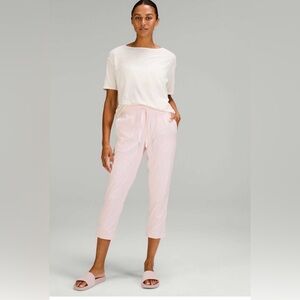 Lululemon Dance Studio Mid-Rise Lined Crop 25"
Strawberry Milkshake